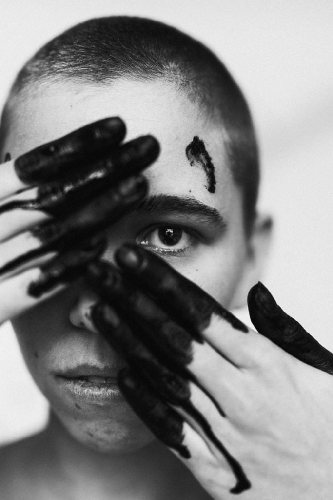 mentoring fotograficzny, portret kobiety, portret artystki, rozwój fotografa, czarno-biały portret